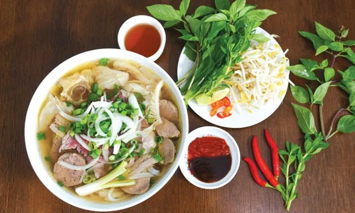 Thưởng Thức Hương Vị Phở Gà Quê